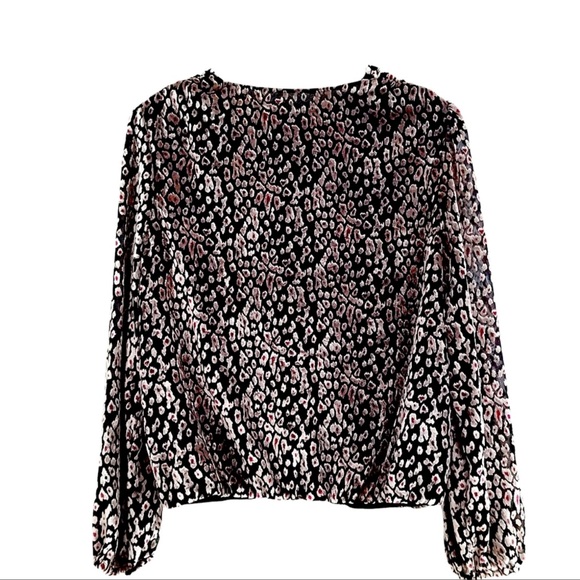 NWOT Gorgeous White House black market animal print Velvet Top size XS - Picture 6 of 7